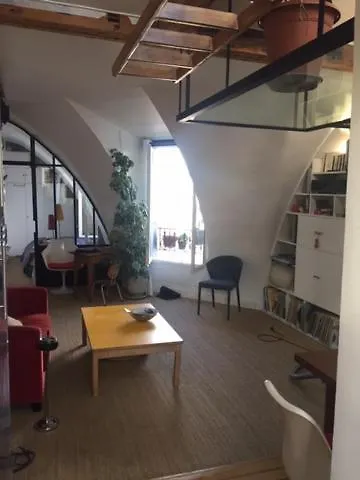 Location 11 פריז